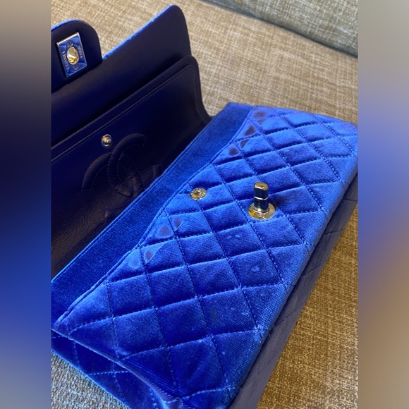 AUTH CHANEL VELVET VELOUR BLUE WITH GOLD HW CLASSIC DOUBLE FLAP CHAIN BAG m/l - Picture 10 of 16